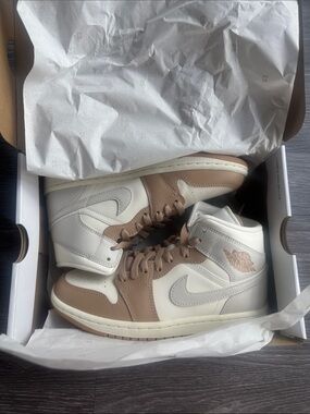 NWT in box Air Jordan Mid 1